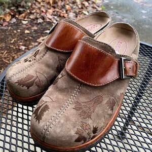 Klogs Tan and Brown Women's Loafers